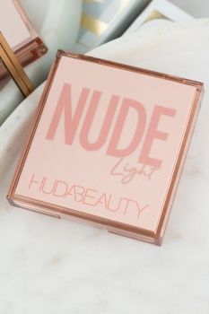Huda Beauty Nude Obsessions Light