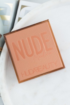 Huda Beauty Nude Obsessions Medium